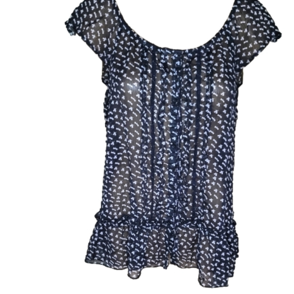 Black and white top. Size L. The brand is Fire and is 100% polyester.